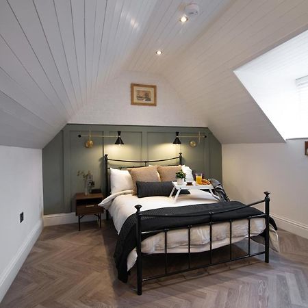 Modern Finish To A Historic Brewers House, Derby Villa Exteriör bild