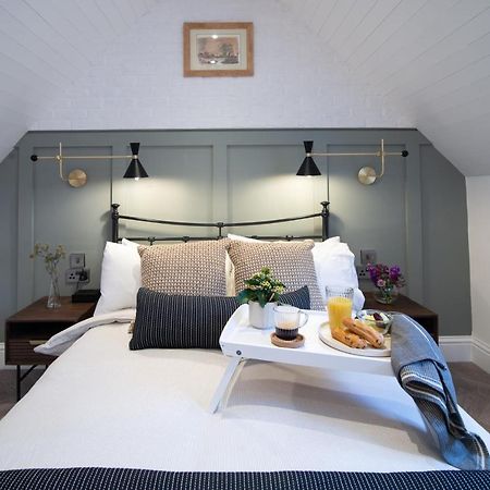 Modern Finish To A Historic Brewers House, Derby Villa Exteriör bild