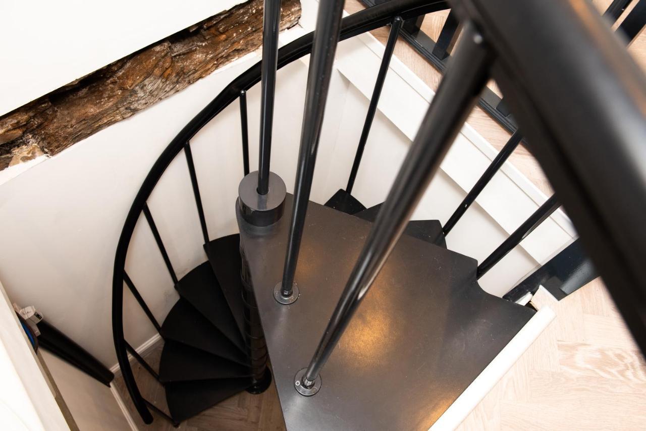 Modern Finish To A Historic Brewers House, Derby Villa Exteriör bild